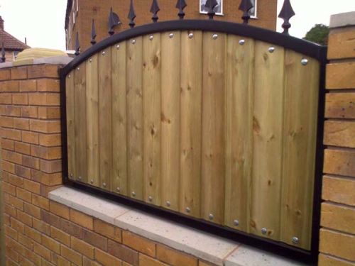 Click Here To Enlarge This Photo Of Railings - FR15