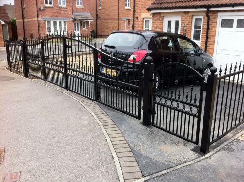 Click Here To Enlarge This Photo Of Bi-Fold Gate - FD02