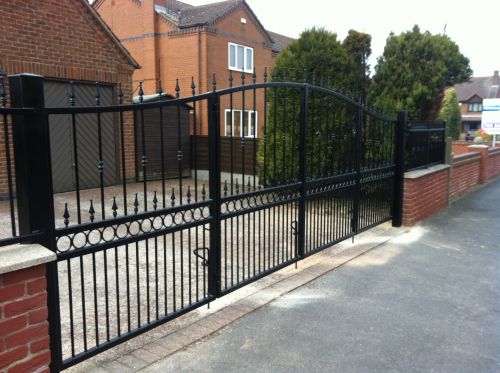 Click Here To Enlarge This Photo Of Bi-Fold Gate - FD02