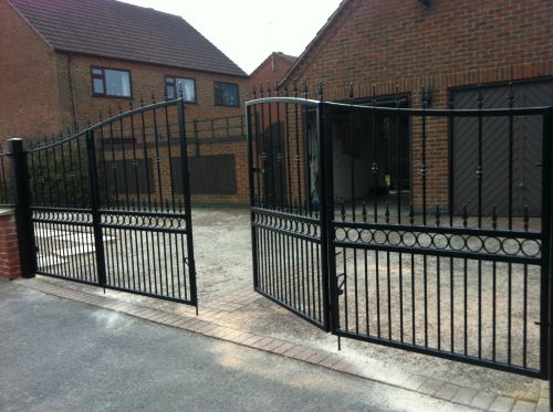 Click Here To Enlarge This Photo Of Bi-Fold Gate - FD02