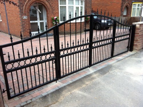 Click Here To Enlarge This Photo Of Bi-Fold Gate - FD02